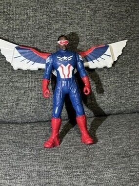 Marvel Titan Heroes 12 inch Captain America  figure with Foldable Wings